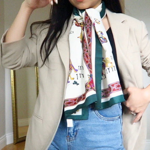 Book of Kells Scarf - Picture 2 of 8